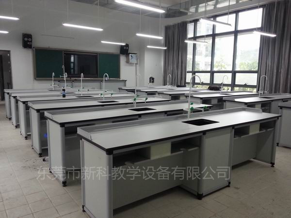 <a href='http://m.huajiawangjun.com/chanpin/53-1.html' target='1' style='font-size:18px; font-weight:bold; color:#000000;'>科學(xué)實(shí)驗(yàn)室</a>設(shè)備