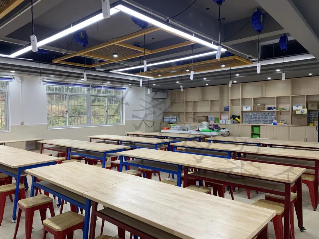 <a href='http://m.huajiawangjun.com' target='1' style='font-size:14px; font-weight:bold; color:#0080ff;'>創客實驗室</a>