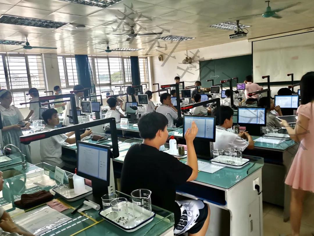 <a href='http://m.huajiawangjun.com/' target='1' style='font-size:14px; font-weight:bold; color:#0080ff;'>物理實驗室</a>考試系統