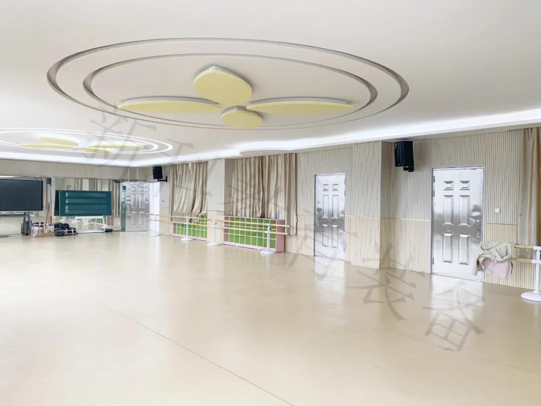 <a href='http://m.huajiawangjun.com/chanpin/59-1.html' target='1' style='font-size:18px; font-weight:bold; color:#000000;'>舞蹈室</a>